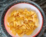 A picture of step 1 of Corn Flakes Smoothie.