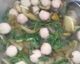 Hình bước làm 4 của món Canh dưa chua chả cá basa viên