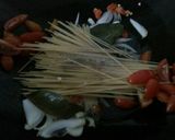 Foto langkah ke 1 dari resep One-Pot Pasta (Masak Pasta dalam Satu Wajan) Hanya 2 langkah!.
