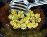 A picture of step 2 of Green Garlic Methi Pakore.