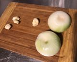 Une image de l'étape 1 de Diots du Jura fumés à la compotée de tomates, ail, oignon et origan.