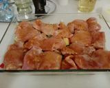 Sült csirkecomb, zöldségágyon recept fázis 3 fotója