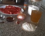 Foto del paso 1 de la receta: Escalopines de ternera en salsa de cebolla
