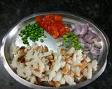 A picture of step 1 of Bread poha.
