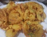 A picture of step 2 of Potato onion bhaji.