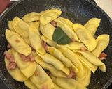Foto del passaggio 4 della ricetta Cansoncelli pancetta croccante, burro e salvia