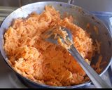 A picture of step 2 of Gajar Halwa.