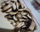 Foto del paso 4 de la receta: Mushroom garden - ensalada de espinacas con tocino