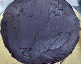 A picture of step 4 of Chocolate kitkat cake.