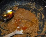 A picture of step 4 of Besan Halwa حلوای آرد نخودچی.