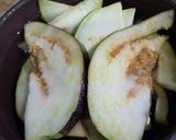 A picture of step 1 of Baingan pakorhay.