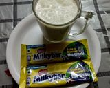 A picture of step 1 of Milkybar milk shake.