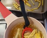 Foto langkah ke 5 dari resep Kentang Perang (Patatje Oorlog).