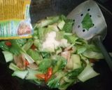 Foto langkah ke 5 dari resep Tumis pokcoy dan bakso.