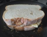Foto del paso 7 de la receta: Sándwich🥯de queso🧀y jamón🥓en pan artesanal🥯🧀🍞