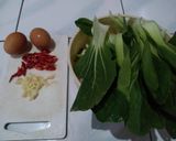 Foto langkah ke 1 dari resep Tumis Pokcoy Telur Orak Arik.