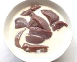 Hình bước làm 2 của món Gan heo chiên