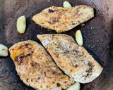 Foto langkah ke 4 dari resep Chicken Steak With Mushroom Sauce.