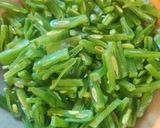 A picture of step 1 of Garlic Flat Beans or Lahsuni Sem.