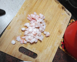Foto del paso 2 de la receta: Salteado de pasta con pollo, gambas y calabacín
