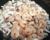 Foto del paso 2 de la receta: Calamares y gambas salteadas al vino