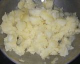 A picture of step 4 of Mat Samosa.