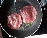 Foto langkah ke 1 dari resep Roti Goreng Smoked Beef.