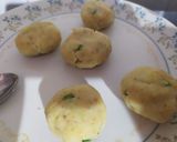 A picture of step 2 of Kuttu ke pakode.