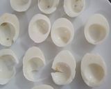 Foto del paso 2 de la receta: Huevos Rellenos 🍾🎊