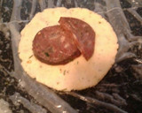 Foto del paso 3 de la receta: Mini arepas con queso rallado fritas y rellenas de morcilla!