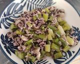 Foto del passaggio 4 della ricetta Riso nero mischiato con riso per insalate con asparagi e pollo 🤤