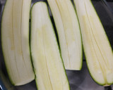 Foto del paso 1 de la receta: Calabacín relleno de boloñesa vegetal