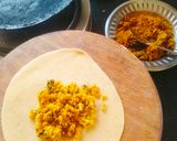 A picture of step 3 of Cauliflower paratha (Gobhi paratha).