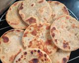 A picture of step 1 of Rajma bhakri pizza.