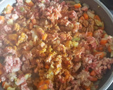 Foto del paso 3 de la receta: Pimientos tricolor rellenos de carne, verduras y arroz