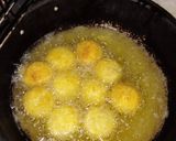 A picture of step 10 of Chicken cheese balls.