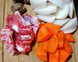 A picture of step 1 of Radish soup (Chinese).
