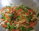 चायनीज वेज हाक्का नुडल्स (Chinese hakka noodle recipe in marathi) रेसिपी स्टेप 2 फोटो 