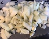 Une image de l'étape 5 de Carottes au lard, poivrons verts et raisins secs.