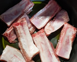 Foto del paso 2 de la receta: Costillas de cerdo en salsa