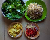 Foto langkah ke 1 dari resep Tumis tauge pakcoy saus tiram.