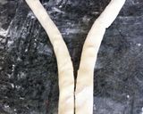 Foto del paso 3 de la receta: Trenza de hojaldre con nutella y chispas de chocolate