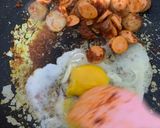 Foto langkah ke 4 dari resep 40. Nasi Goreng Sosis.