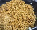 Foto langkah ke 3 dari resep Mie Goreng Sayuran.