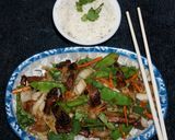 Foto del paso 4 de la receta: Hígado salteado con vainas de arvejas verdes y salsa teriyaki