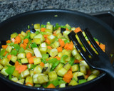 Foto del paso 2 de la receta: Hojaldre de verduras al pesto y queso fresco