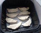 Foto del passaggio 3 della ricetta Sfoglia con cioccolato in friggitrice ad aria