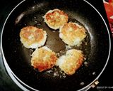 A picture of step 3 of Sabudana Vada.