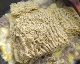 Foto langkah ke 3 dari resep Mie Telur Satu Wajan.