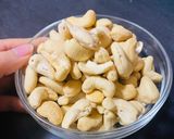 काजू पिस्ता स्वीट (kaju pista sweet recipe in Hindi) रेसिपी चरण 1 फोटो
